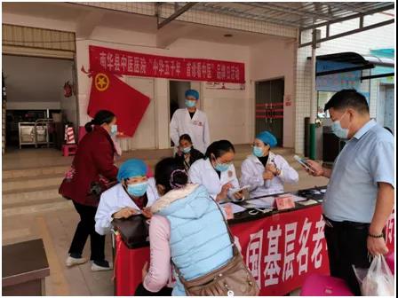 【我为群众办实事】弘扬志愿精神 关爱老人健康——南华中医团员青年在行动(图1)